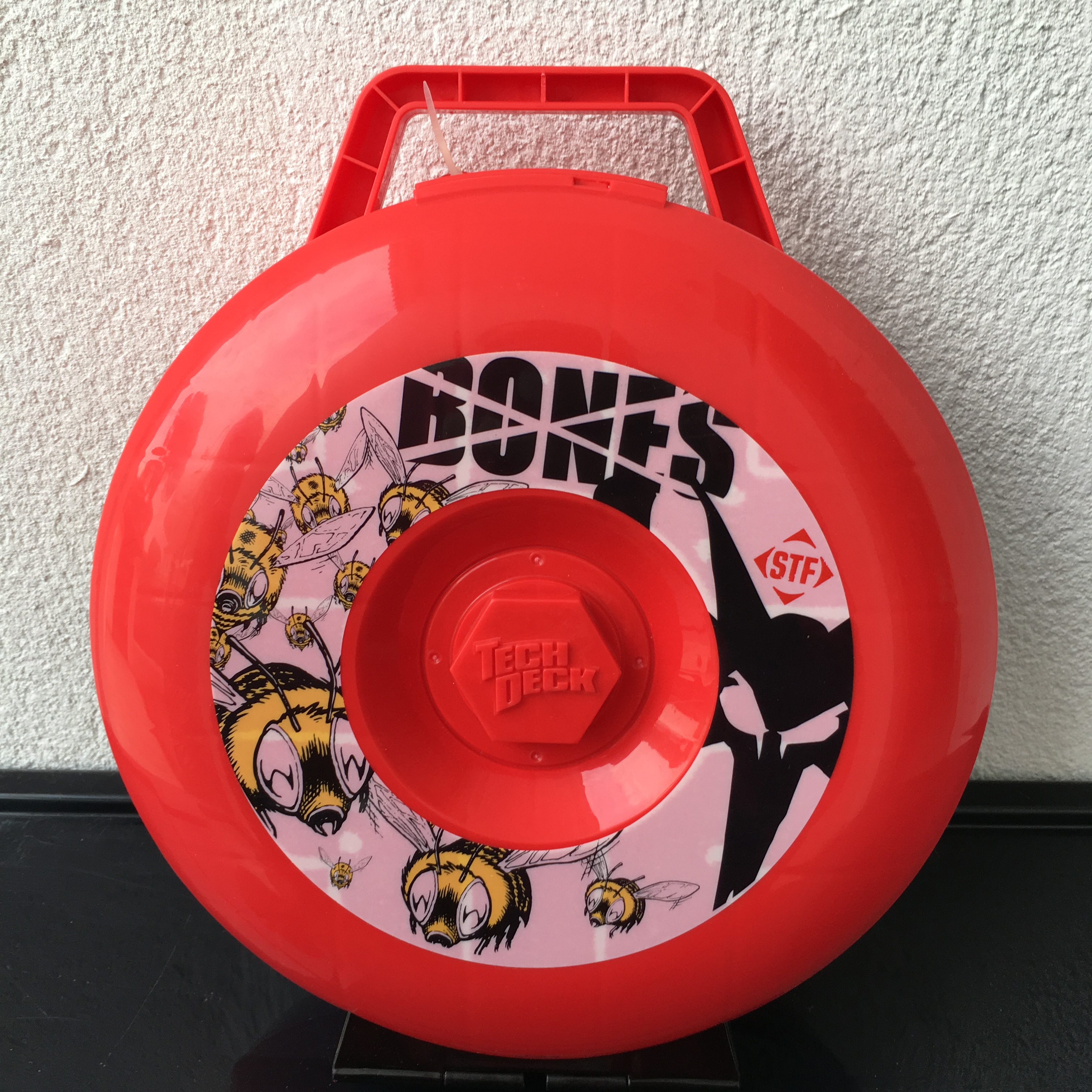 Tech Deck Wheel Display Case Roja Maleta Para 24 Fingerboards 