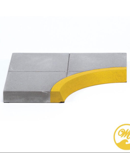 Inner corner yellow curb - 2x2 slabs